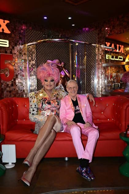 Olivia Jones und Wolfgang Wolle Förster beim Presse-Lunch anlässlich des Jubiläums 35 Jahre Nachtbar Klax in der Nachtbar Klax. Dresden, 22.12.2025 Copyright: xMatthiasxWehnertx