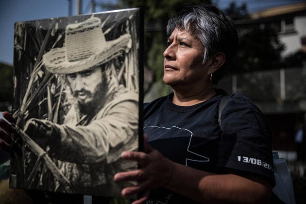 Commemoration of Fidel Castro in Mexico City MEXICO CITY, MEXICO - NOVEMBER 27: A woman holds Fidel Castro s portrait during a commemoration ceremony of Fidel Castro outside the Cuban Embassy in Mexico City, Mexico on November 27, 2016. Fidel Castro, the former leader of Cuba, died at the age of 90 on November 25, 2016. Mexico World. Editorial use only. Please get in touch for any other usage.  Copyright: x2025xAnadoluxDanielxCardenasx