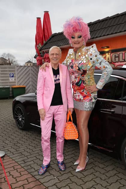 Olivia Jones und Wolfgang Wolle Förster beim Presse-Lunch anlässlich des Jubiläums 35 Jahre Nachtbar Klax in der Nachtbar Klax. Dresden, 22.12.2025 Copyright: xMatthiasxWehnertx