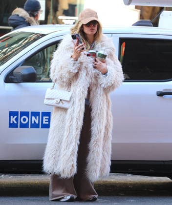 Heidi Klum with her children shopping in New York Heidi Klum is shopping at Loro Piana store few days before christmas with her son Henry, daughter Leni Klum with boyfriend Aris Rachevsky then they have lunch at Bar Pitti in New York, NY on December 22, 2025. Photo by Dylan Travis ABACAPRESS.COM New York NY  Copyright: xDylanxTravis ABACAx