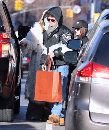 Heidi Klum with her children shopping in New York Heidi Klum is shopping at Loro Piana store few days before christmas with her son Henry, daughter Leni Klum with boyfriend Aris Rachevsky then they have lunch at Bar Pitti in New York, NY on December 22, 2025. Photo by Dylan Travis ABACAPRESS.COM New York NY  Copyright: xDylanxTravis ABACAx