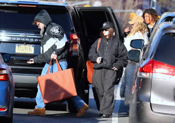 Heidi Klum with her children shopping in New York Heidi Klum is shopping at Loro Piana store few days before christmas with her son Henry, daughter Leni Klum with boyfriend Aris Rachevsky then they have lunch at Bar Pitti in New York, NY on December 22, 2025. Photo by Dylan Travis ABACAPRESS.COM New York NY  Copyright: xDylanxTravis ABACAx