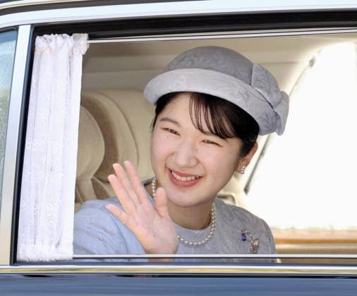 Japan s former emperor turns 92 Japanese Princess Aiko, only daughter of Emperor Naruhito and Empress Masako, visits the Akasaka Estate in Tokyo to meet with former Emperor Akihito on Dec. 23, 2025, to celebrate his 92nd birthday. (Pool photo)  A14AA0005134805P