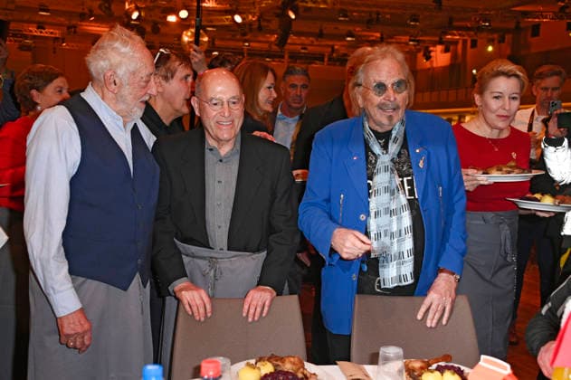 Dieter Hallervorden, Gregor Gysi, Frank Zander und Franziska Giffey bei Frank Zanders 31. Weihnachtsfeier für Obdachlose und Bedürftige 2025 im Estrel Convention Center. Berlin, 22.12.2025
