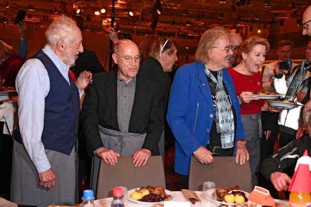 Dieter Hallervorden, Gregor Gysi, Frank Zander und Franziska Giffey bei Frank Zanders 31. Weihnachtsfeier für Obdachlose und Bedürftige 2025 im Estrel Convention Center. Berlin, 22.12.2025