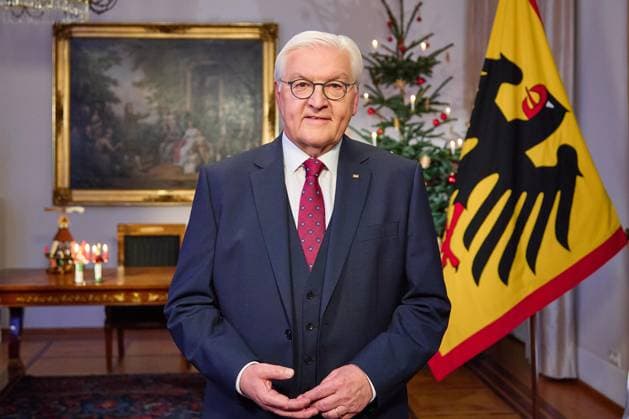 Berlin, Deutschland, 22.12.2025: Schloss Bellevue: Weihnachtsansprache des Bundespräsidenten: Frank-Walter Steinmeier bei der Aufzeichnung (ACHTUNG SPERRFRIST FÜR VERÖFFENTLICHUNG 24.12.2025, 0:00 Uhr, Frei für die Mittwochausgaben der Tageszeitungen) *** Berlin, Germany, 22 12 2025 Bellevue Palace Christmas address by Federal President Frank Walter Steinmeier at the recording ATTENTION PUBLICATION DEADLINE 24 12 2025, 0 00 hrs, free for Wednesday editions of daily newspapers Copyright: xdtsxNachrichtenagenturx dts_100534