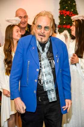 abb: Frank Zander Gastgeber der jaehrlichen statfindenden 31.Weihnachtsfeier Weihnachtsessen fuer Obdachlose und Beduerftige Menschen im Estrel Convention Center amn 22.12.2025 in Berlin Berlin Deutschland