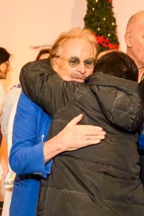 abb: Frank Zander Gastgeber der jaehrlichen statfindenden 31.Weihnachtsfeier Weihnachtsessen fuer Obdachlose und Beduerftige Menschen im Estrel Convention Center amn 22.12.2025 in Berlin Berlin Deutschland