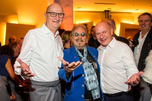 abb: Dietmar Woidke Frank Zander und Kai Wegner zu Gast bei der 31.Weihnachtsfeier Weihnachtsessen fuer Obdachlose und Beduerftige Menschen im Estrel Convention Center amn 22.12.2025 in Berlin Berlin Deutschland