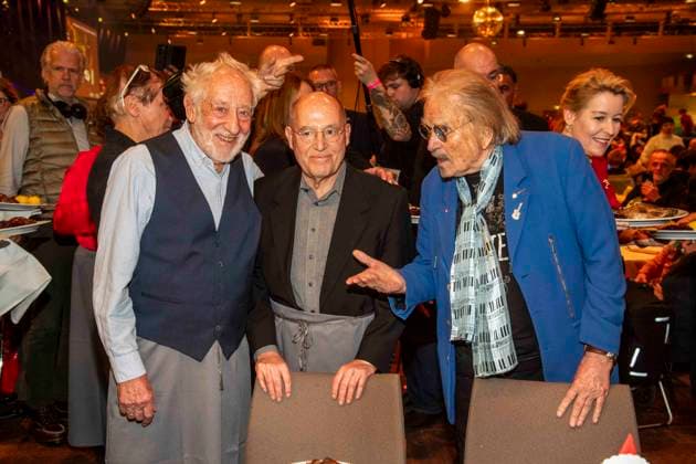abb: Dieter Hallervorden, Gregor Gysi, Frank Zander und Franziska Giffey bei der 31. Frank Zander Weihnachtsfeier Weihnachtsessen fuer Obdachlose und Beduerftige Menschen 2025 im Estrel Convention Center am 22.12.2025 in Berlin Berlin Deutschland