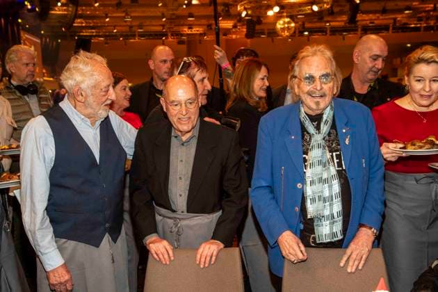 abb: Dieter Hallervorden, Gregor Gysi, Frank Zander und Franziska Giffey bei der 31. Frank Zander Weihnachtsfeier Weihnachtsessen fuer Obdachlose und Beduerftige Menschen 2025 im Estrel Convention Center am 22.12.2025 in Berlin Berlin Deutschland