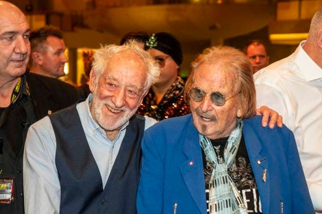 abb:Dieter Hallervorden Frank Zander bei der 31. Frank Zander Weihnachtsfeier Weihnachtsessen fuer Obdachlose und Beduerftige Menschen 2025 im Estrel Convention Center am 22.12.2025 in Berlin Berlin Deutschland