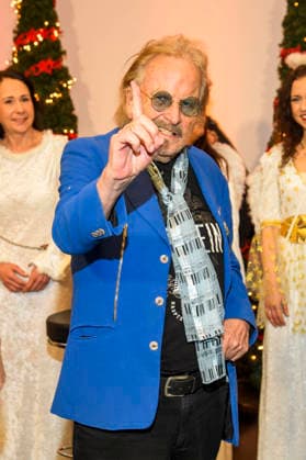 abb: Frank Zander Gastgeber der jaehrlichen statfindenden 31.Weihnachtsfeier Weihnachtsessen fuer Obdachlose und Beduerftige Menschen im Estrel Convention Center amn 22.12.2025 in Berlin Berlin Deutschland