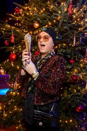 abb: Julian F. M. Stoeckel zu Gast bei der 31. Frank Zander Weihnachtsfeier das jaehrliche Weihnachtsessen fuer Obdachlose Beduerftige Menschen im Estrel Convention Center amn 22.12.2025 in Berlin Berlin Deutschland