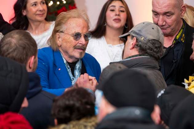 abb: Frank Zander Gastgeber der jaehrlichen statfindenden 31.Weihnachtsfeier Weihnachtsessen fuer Obdachlose und Beduerftige Menschen im Estrel Convention Center amn 22.12.2025 in Berlin Berlin Deutschland