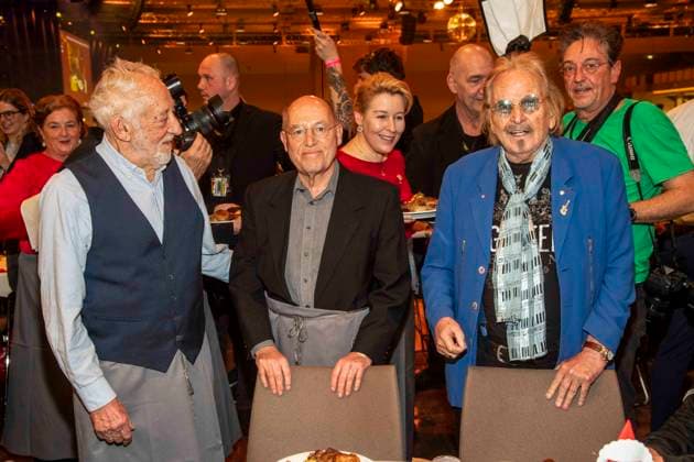 abb: Dieter Hallervorden, Gregor Gysi, Frank Zander und Franziska Giffey bei der 31. Frank Zander Weihnachtsfeier Weihnachtsessen fuer Obdachlose und Beduerftige Menschen 2025 im Estrel Convention Center am 22.12.2025 in Berlin Berlin Deutschland