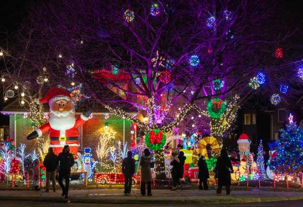 (251223) -- MISSISSAUGA, Dec. 23, 2025 -- People look at Christmas-themed lights and decorations outside a house in Mississauga, Ontario, Canada, Dec. 22, 2025. (Photo by Xinhua) CANADA-MISSISSAUGA-CHRISTMAS DECORATIONS ZouxZheng 