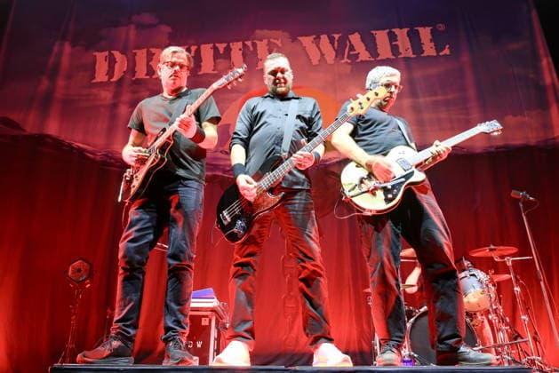 22.12.2025, Dritte Wahl, Band, im Konzert live in der Max-Schmeling-Halle, Berlin, Berlin