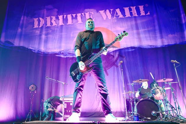 22.12.2025, Dritte Wahl, Band, im Konzert live in der Max-Schmeling-Halle, Berlin, Berlin
