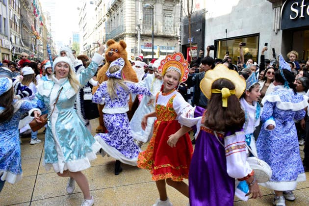 Russian Santa Christmas Parade Russian community in Mexico taking part during the Ded Moroz - Russian Santa Christmas parade at Palacio de Bellas Artes. on December 23, 2025, in Mexico City, Mexico. (Photo by Luis Barron Eyepix Group) Copyright: xLuisxBarronx xEyepixxGroupx LB_23122025_174281