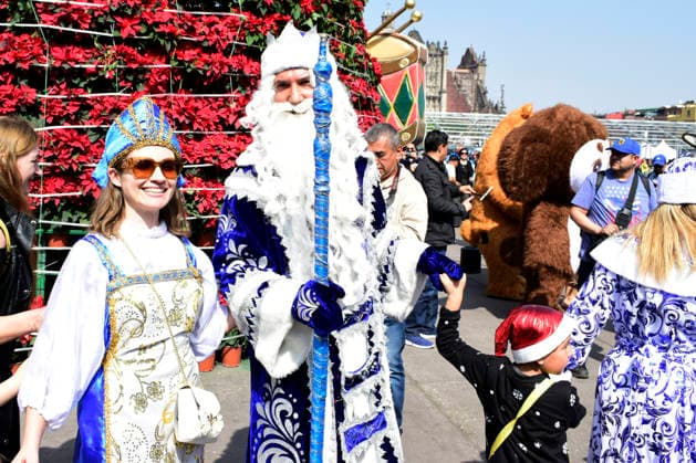 Russian Santa Christmas Parade Russian community in Mexico taking part during the Ded Moroz - Russian Santa Christmas parade at Palacio de Bellas Artes. on December 23, 2025, in Mexico City, Mexico. (Photo by Luis Barron Eyepix Group) Copyright: xLuisxBarronx xEyepixxGroupx LB_23122025_174285