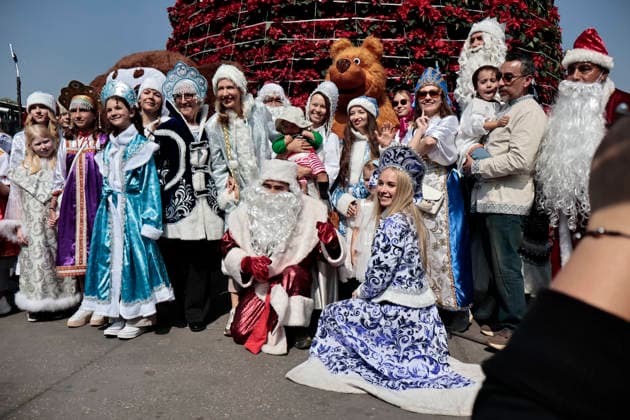 December 23, 2025, Mexico, Cdmx, Mexico: Members of the Russian community living in Mexico City held a parade to celebrate Christmas. They celebrate the birthday of Ded Moroz, the Russian equivalent of Santa Claus, on December 18th. However, Christmas in Russia is celebrated on January 7th according to the Russian Orthodox Church. Some Russians living in Mexico celebrate it on December 24th, like most of the country, following Catholic traditions. Mexico Mexico - ZUMAp204 20251223_zip_p204_041 Copyright: xJosuexPerezx