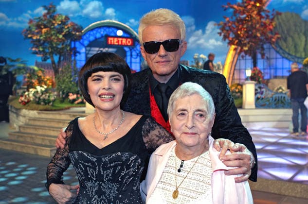 ARCHIV: Heino Sänger Heino mit Mireille Mathieu und ihrer Mutter Marcelle-Sophie Poirier anläßlich der ARD-Fernsehshow Herbstfest der Volksmusik , 2006 ARCHIVAUFNAHME, Datum geschätzt 20251220JWM0067 *** ARCHIVE Heino singer Heino with Mireille Mathieu and her mother Marcelle Sophie Poirier on the occasion of the ARD TV show Herbstfest der Volksmusik , 2006 ARCHIVE PICTURE, date estimated 20251220JWM0067