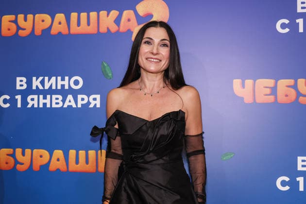 RUSSIA, MOSCOW - DECEMBER 24, 2025: Actress Natalya Kanevskaya poses on the red carpet during the premiere of the family comedy Cheburashka 2 by Dmitry Dyachenko at the KARO 11 Oktyabr cinema on Novy Arbat Street (New Arbat Avenue). Valery Sharifulin TASS  86692484
