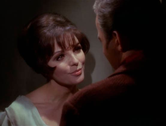 William Shatner and Joan Collins Los Angeles.CA.USA. William Shatner and Joan Collins in a scene in (C) Desilu productions NBC, Star Trek (TV) (1966-1969) S1E28 Creator Gene Roddenberry . LMK112-51918-290715 Supplied by LMKMEDIA. Editorial Only. Landmark Media is not the copyright owner of these Film or TV stills but provides a service only for recognised Media outlets. 