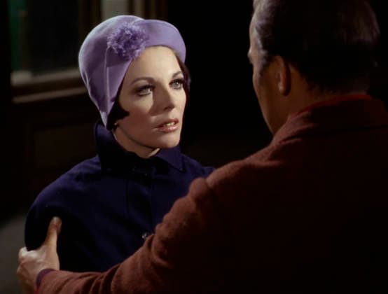 Joan Collins and William Shatner Los Angeles.CA.USA. Joan Collins and William Shatner in a scene in (C) Desilu productions NBC, Star Trek (TV) (1966-1969) S1E28 Creator Gene Roddenberry . LMK112-51918-290715 Supplied by LMKMEDIA. Editorial Only. Landmark Media is not the copyright owner of these Film or TV stills but provides a service only for recognised Media outlets. 