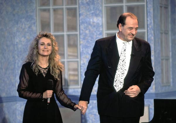 ARCHIV: Ralph Siegel Komponist Ralph Siegel mit Nicole Seibert , 2004 ARCHIVAUFNAHME, Datum geschätzt 20251220JWM0414