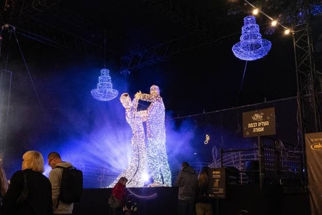 December 25, 2025, Bronx, New York, USA: People attend LUMAGICA Holidays light show at Yarkon Park in Tel Aviv, Israel on Christmas Day - December 25, 2025. Bronx USA - ZUMAr339 20251225_znp_r339_020 Copyright: xLevxRadinx