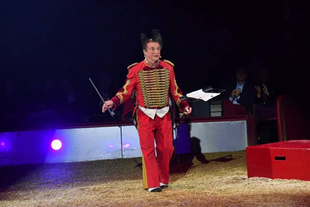 Show Premiere Winterspielzeit 2025 Circus Krone Ich. Du, Wir. Krone Manege Kronebau München 25. Dezember 2025