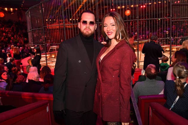 Joelina Drews mit Freund Adrian Louis Premiere Winterspielzeit 2025 Circus Krone Ich. Du, Wir. Krone Manege Kronebau München 25. Dezember 2025