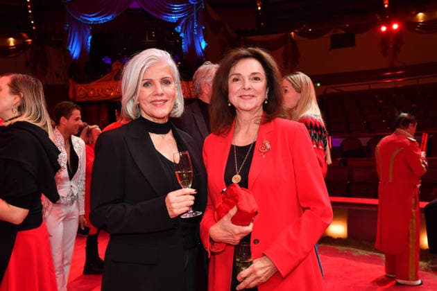 Birgit Schrowange und Uschi Dämmrich von Luttitz Premiere Winterspielzeit 2025 Circus Krone Ich. Du, Wir. Krone Manege Kronebau München 25. Dezember 2025