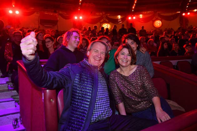 Markus Wasmeier mit Ehefrau Brigitte Premiere Winterspielzeit 2025 Circus Krone Ich. Du, Wir. Krone Manege Kronebau München 25. Dezember 2025