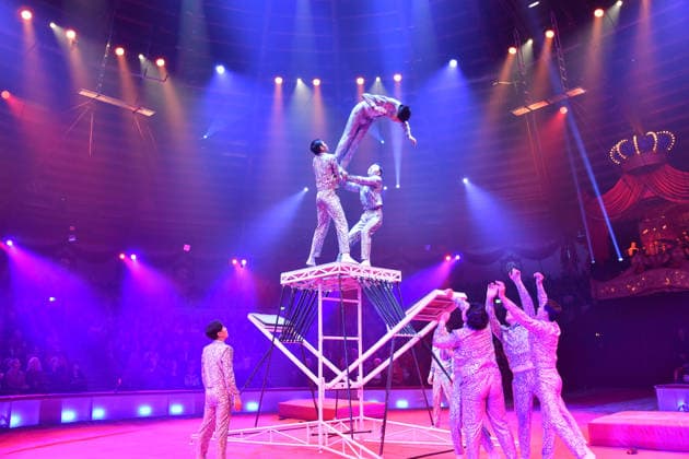 Show Premiere Winterspielzeit 2025 Circus Krone Ich. Du, Wir. Krone Manege Kronebau München 25. Dezember 2025