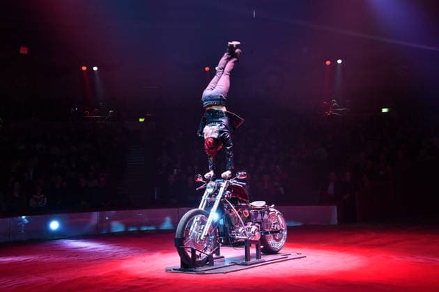 Show Premiere Winterspielzeit 2025 Circus Krone Ich. Du, Wir. Krone Manege Kronebau München 25. Dezember 2025