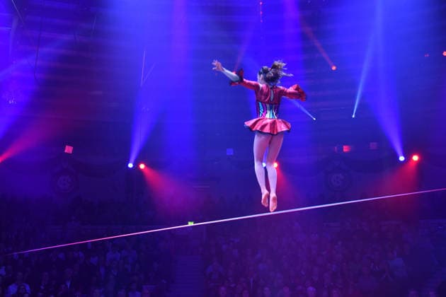 Show Premiere Winterspielzeit 2025 Circus Krone Ich. Du, Wir. Krone Manege Kronebau München 25. Dezember 2025