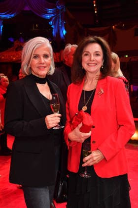 Birgit Schrowange und Uschi Dämmrich von Luttitz Premiere Winterspielzeit 2025 Circus Krone Ich. Du, Wir. Krone Manege Kronebau München 25. Dezember 2025
