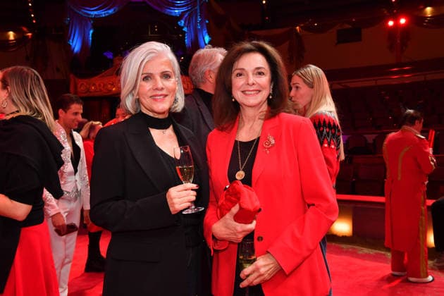 Birgit Schrowange und Uschi Dämmrich von Luttitz Premiere Winterspielzeit 2025 Circus Krone Ich. Du, Wir. Krone Manege Kronebau München 25. Dezember 2025