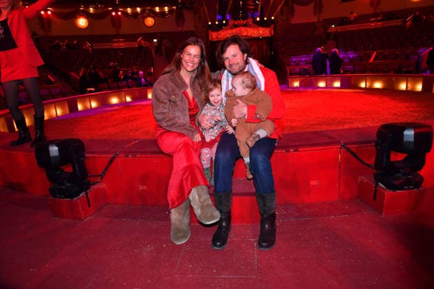 Michael von Kassel mit Ehefrau Kitty und den Kindern Premiere Winterspielzeit 2025 Circus Krone Ich. Du, Wir. Krone Manege Kronebau München 25. Dezember 2025