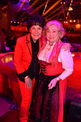 Gerda Steiner und Margot Hellwig Premiere Winterspielzeit 2025 Circus Krone Ich. Du, Wir. Krone Manege Kronebau München 25. Dezember 2025