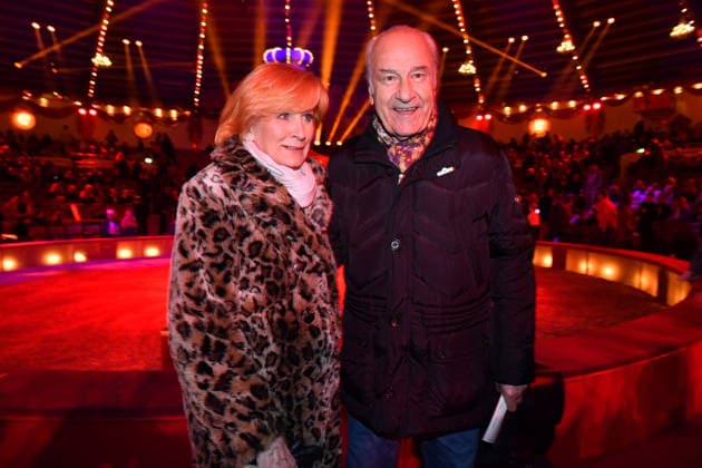 Manfred Schnelldorfer mit Dorothea Sass Premiere Winterspielzeit 2025 Circus Krone Ich. Du, Wir. Krone Manege Kronebau München 25. Dezember 2025