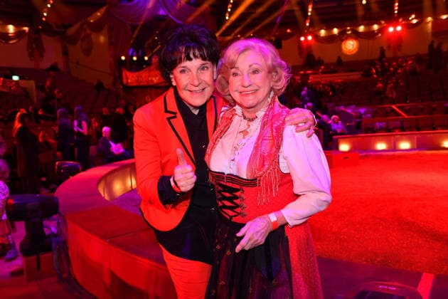 Gerda Steiner und Margot Hellwig Premiere Winterspielzeit 2025 Circus Krone Ich. Du, Wir. Krone Manege Kronebau München 25. Dezember 2025