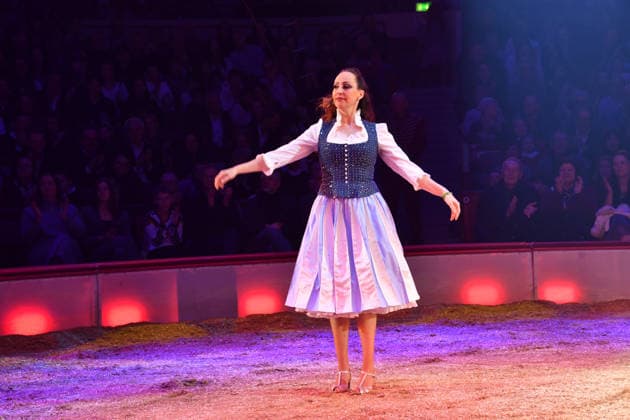 Jana Mandana Lacey-Krone Show Premiere Winterspielzeit 2025 Circus Krone Ich. Du, Wir. Krone Manege Kronebau München 25. Dezember 2025
