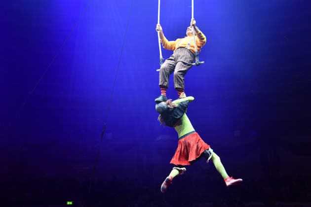 Show Premiere Winterspielzeit 2025 Circus Krone Ich. Du, Wir. Krone Manege Kronebau München 25. Dezember 2025