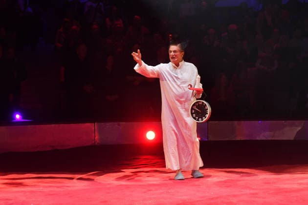 Show Premiere Winterspielzeit 2025 Circus Krone Ich. Du, Wir. Krone Manege Kronebau München 25. Dezember 2025