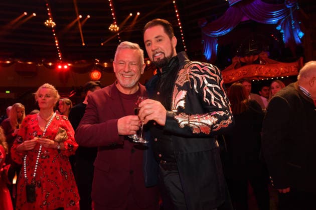 Otto Steiner und Martin Lacey jr. Premiere Winterspielzeit 2025 Circus Krone Ich. Du, Wir. Krone Manege Kronebau München 25. Dezember 2025