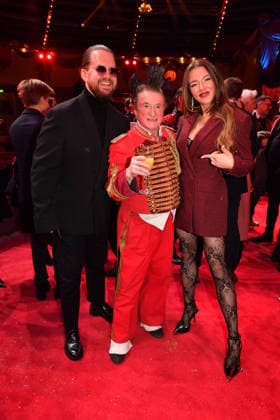 Joelina Drews mit Freund Adrian Louis Premiere Winterspielzeit 2025 Circus Krone Ich. Du, Wir. Krone Manege Kronebau München 25. Dezember 2025